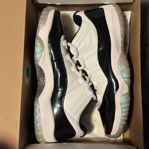 Retro Jordan 11 Emerald/ Iridescent Size 11